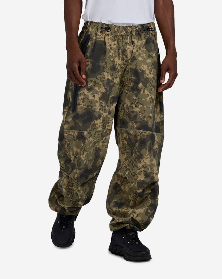 Shop Nike Tech Woven Pants HV0972-210 green | SNIPES USA