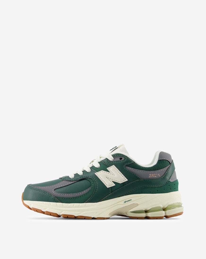Shop New Balance Grade School 2002R GC2002VI green | SNIPES USA