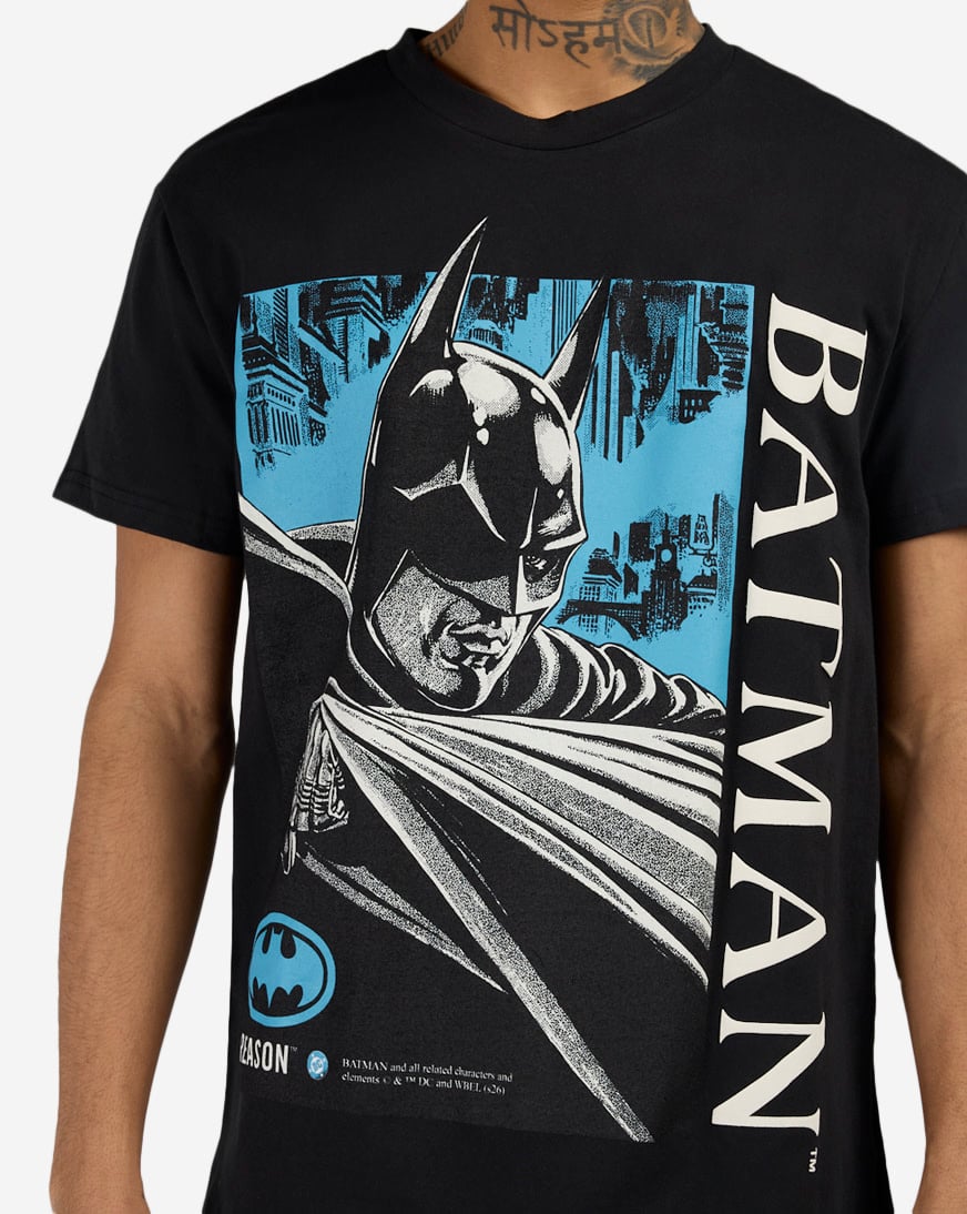 Shop Graphic Tees Batman Fears Tee BMS6TM-201JK-BLK black | SNIPES USA