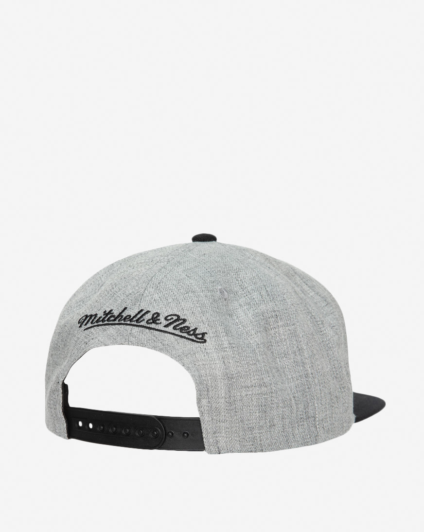 Shop Mitchell & Ness Chicago Bulls Heather Underpop Snapback