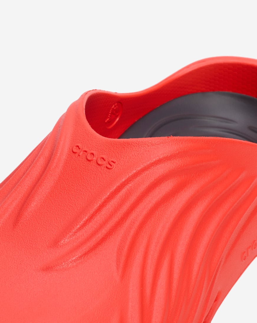 Shop Crocs Echo Wave 210521-7AH red | SNIPES USA