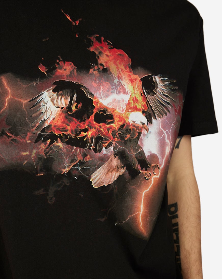 Shop Graphic Tees Eagle Lightening Tee MT1337 black | SNIPES USA
