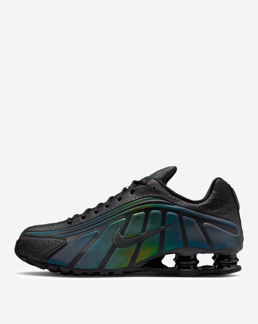 Nike Shox ブラック スニーカー NIKE公式】ナイキ ショックス R4 メンズシューズ.オンラインストア