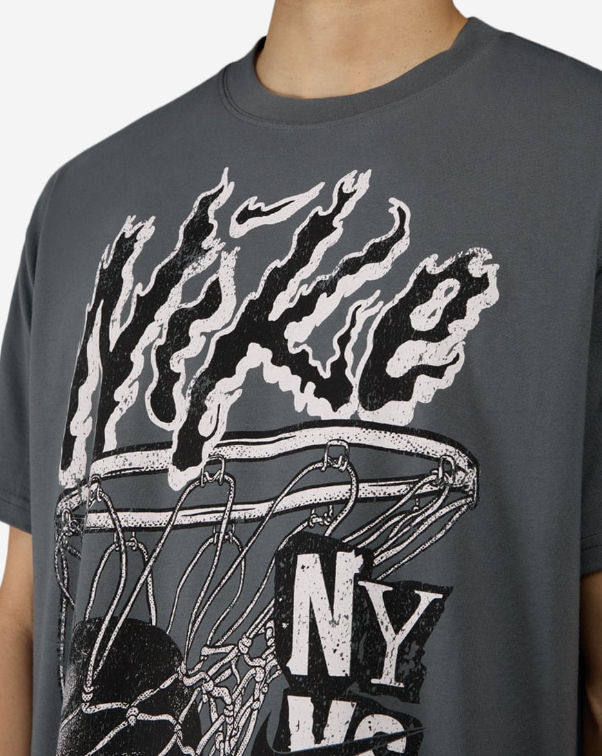 Shop Nike NSW Short-Sleeve T-Shirt IR4598-068 grey | SNIPES USA