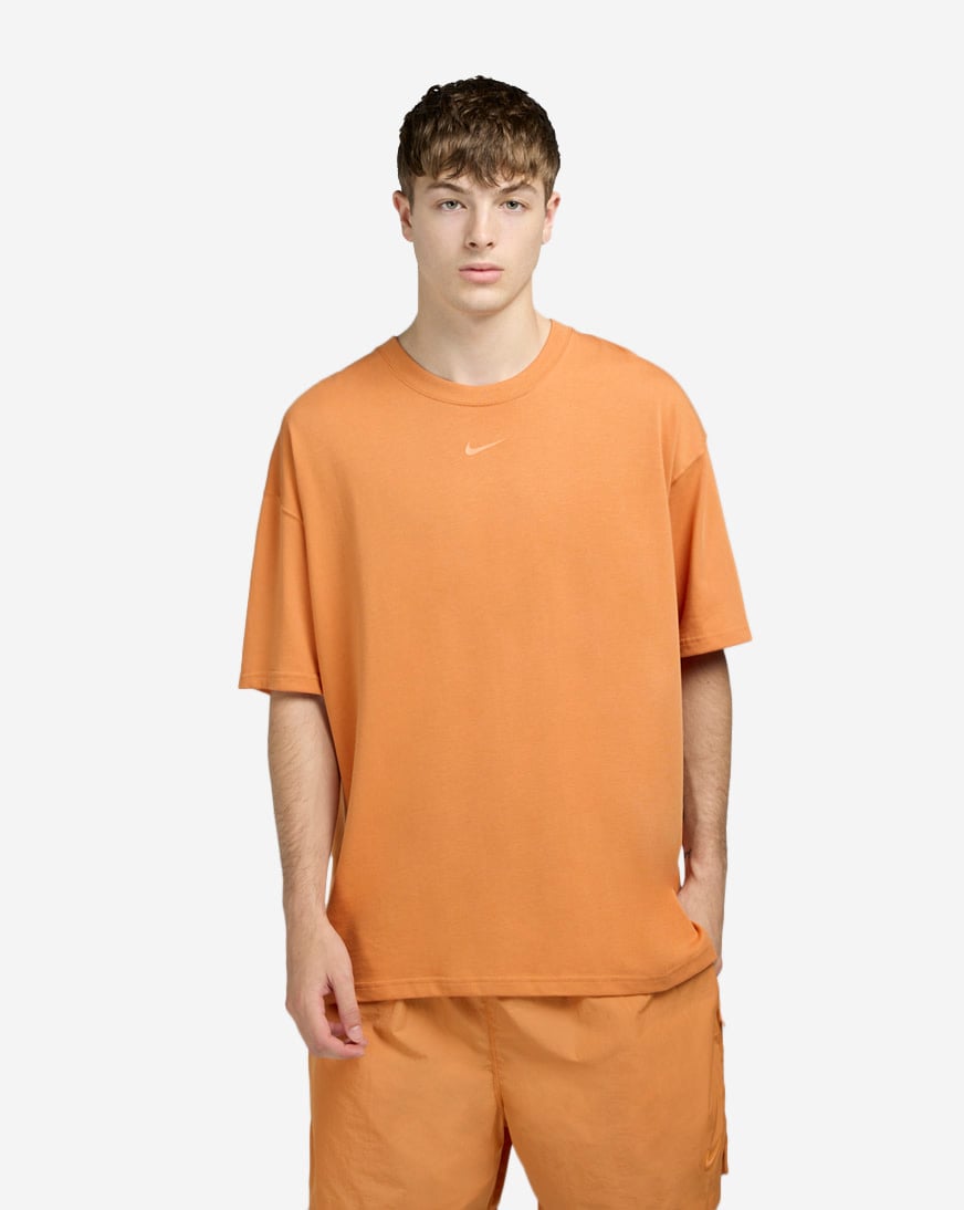 nike_fn7663-808_01.jpg