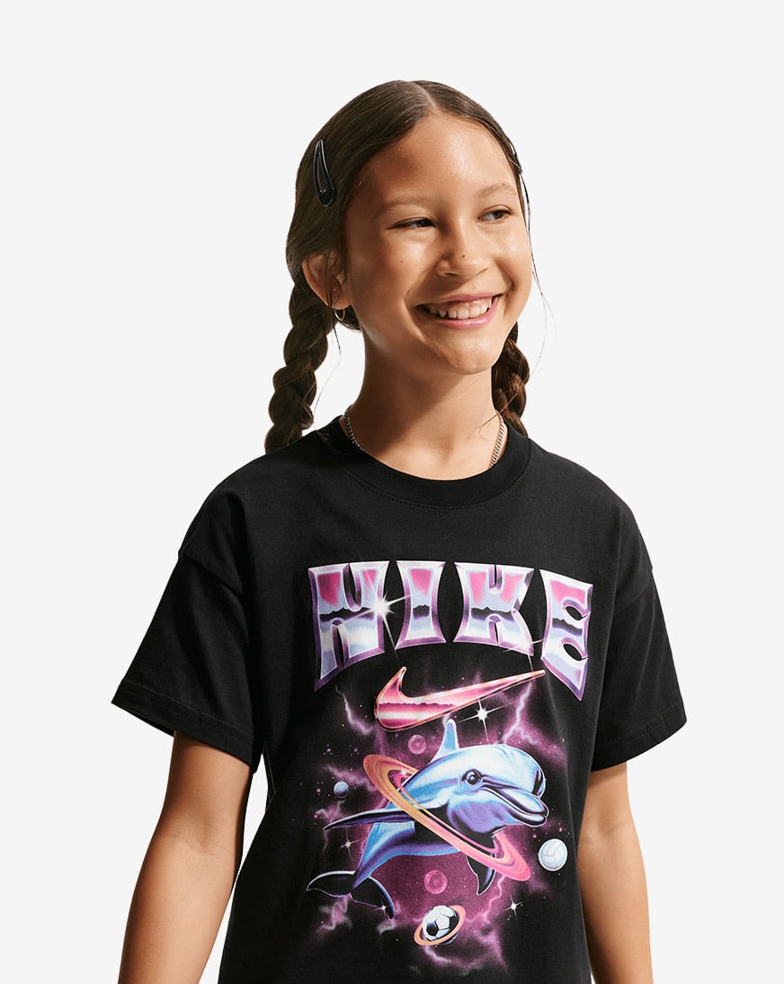 Shop Nike Big Kids' NSW T-Shirt IQ5294-010 black | SNIPES USA