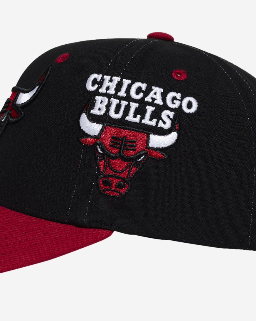 bulishsnowです。 Shop Mitchell Ness Chicago Bulls Overbite Pro Snapback Hat