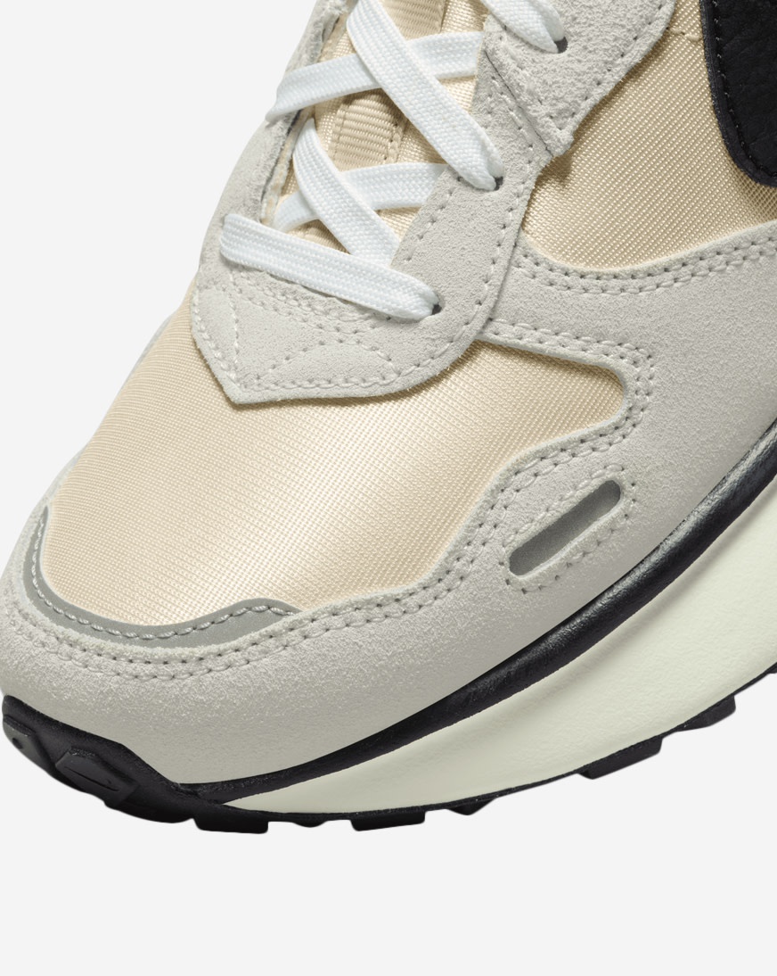 美品　ナイキ　NIKE W PHOENIX WAFFLE FD2196-100 Nike Phoenix Waffle W Sneakers - FD2196-100 - BZR Online