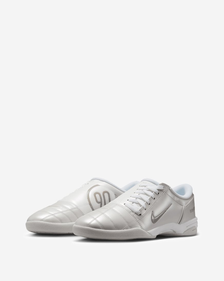 nike_hq2851-002_02.jpg