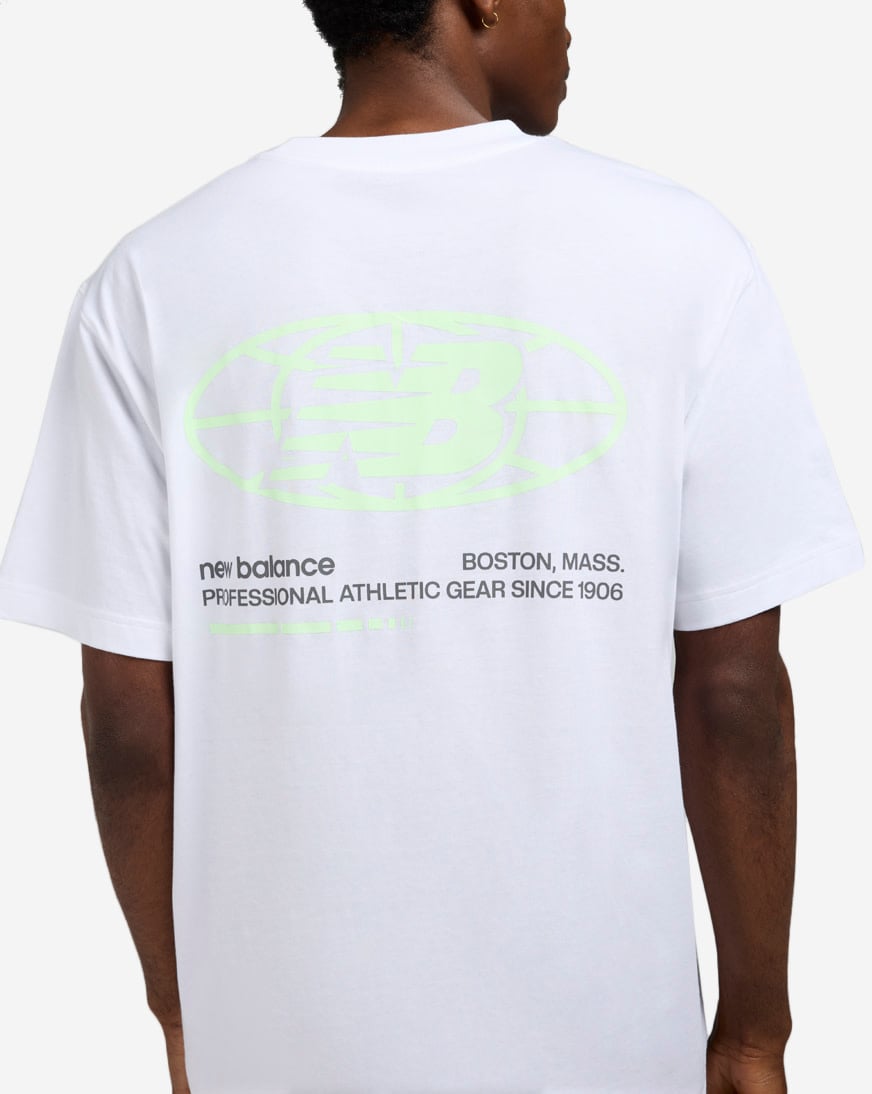 Shop New Balance Graphic Tee MT53641-WT white | SNIPES USA
