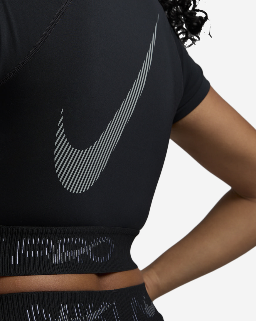 NIKE ロコ刺繍リフショキンクハンツ FQ2113FELPA 010 NIKE Sportswear T-Shirt FD1332 346 - Shiekh
