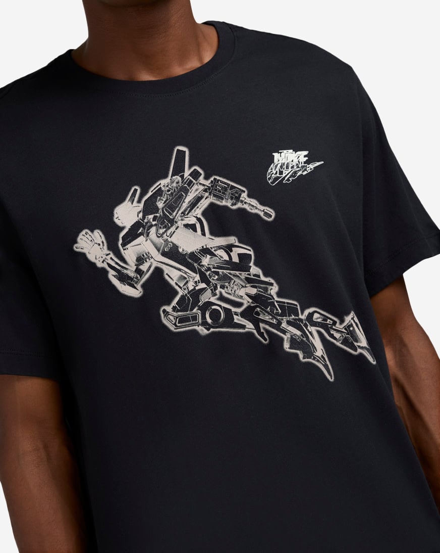 Nike JFA クリップボード ブラック Shop Nike Mecha Graphic T-Shirt HQ9166-010 black | SNIPES USA