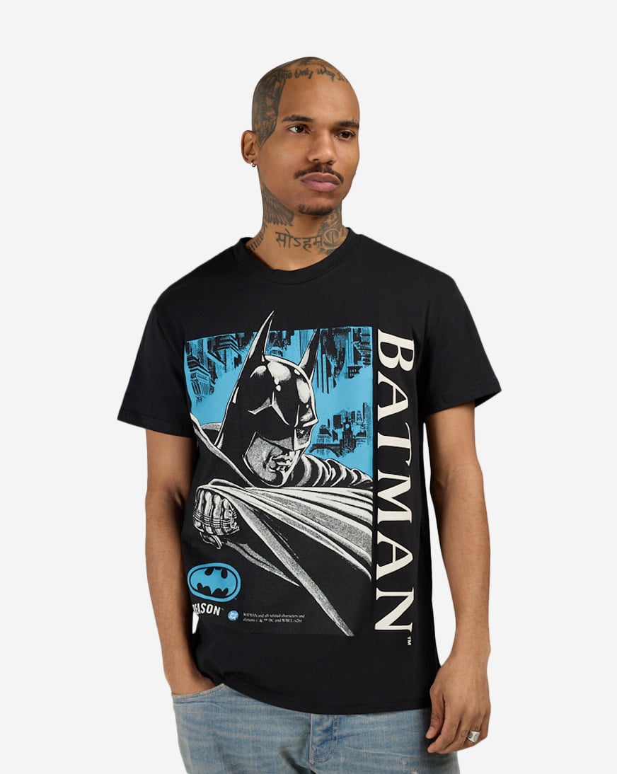 Shop Graphic Tees Batman Fears Tee BMS6TM-201JK-BLK black | SNIPES USA