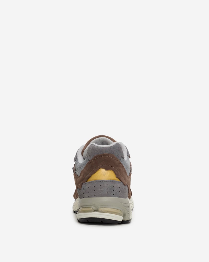 Shop New Balance 2002R M20024J7 brown | SNIPES USA