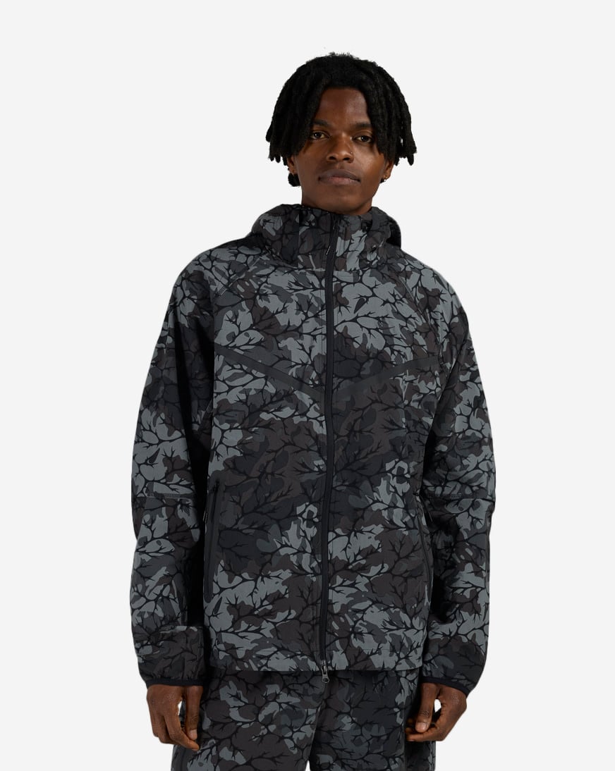 nike_if0915-010_01.jpg