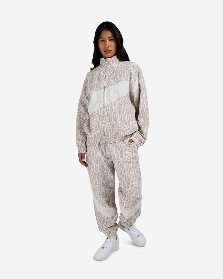 Shop Nike NSW Woven Printed Jacket IB7263-009 grey | SNIPES USA