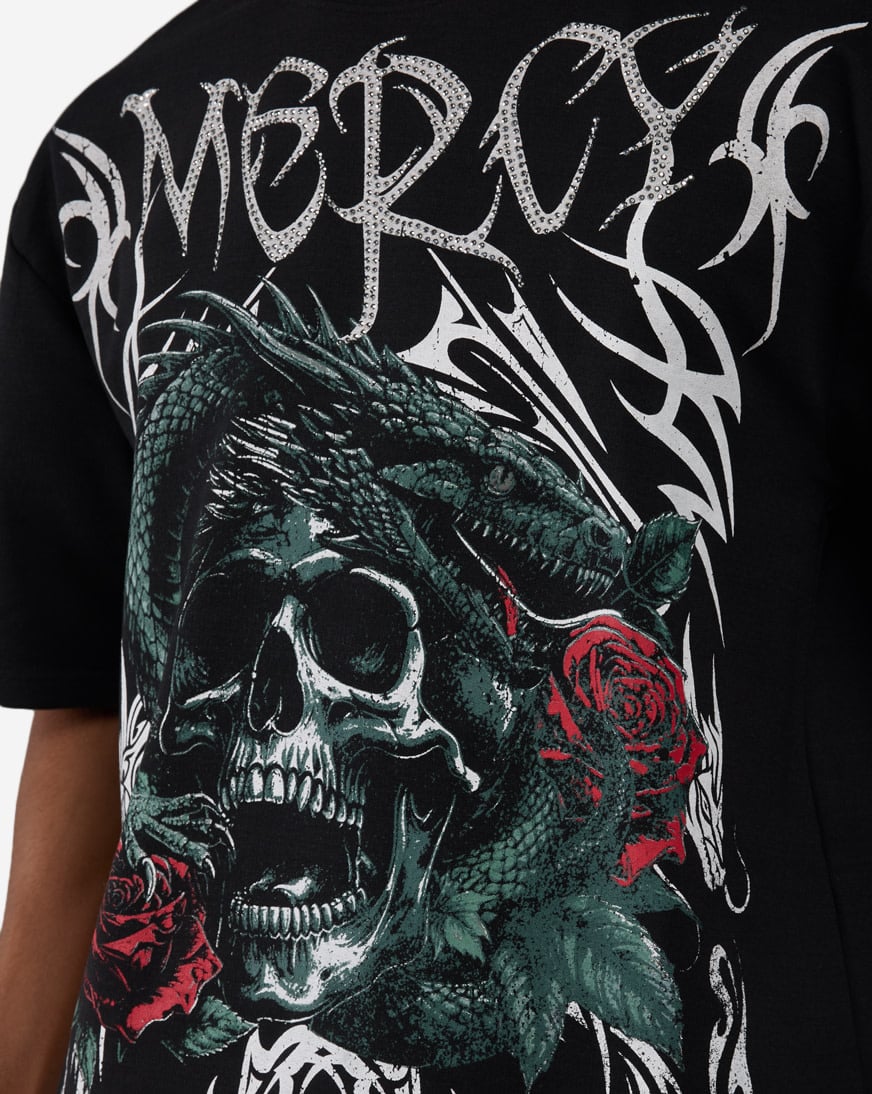 Shop Reason Skull Roses Tee RCS6TM-788JK black | SNIPES USA