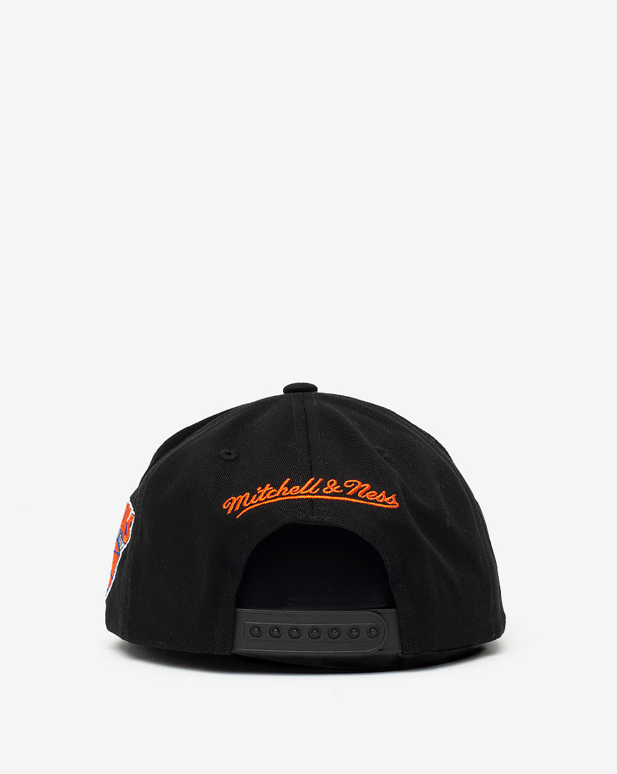 Shop Mitchell & Ness New York Knicks Flat Script Snapback