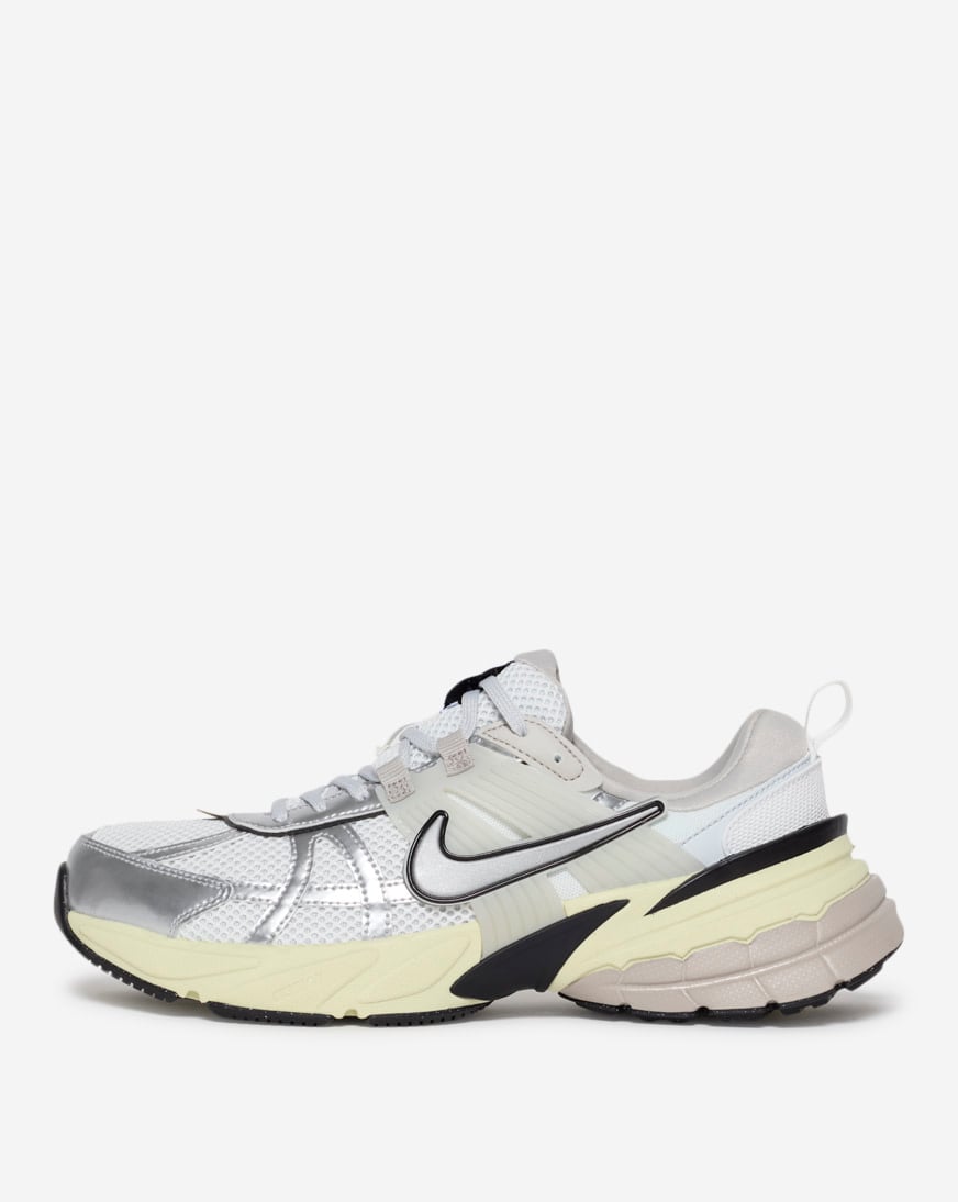 Shop Nike V2K Run HJ4497-100 white | SNIPES USA