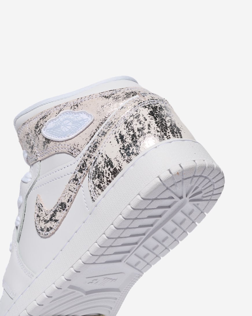 Shop Jordan Big Kids' Air Jordan 1 Mid IR2320-100 white | SNIPES USA
