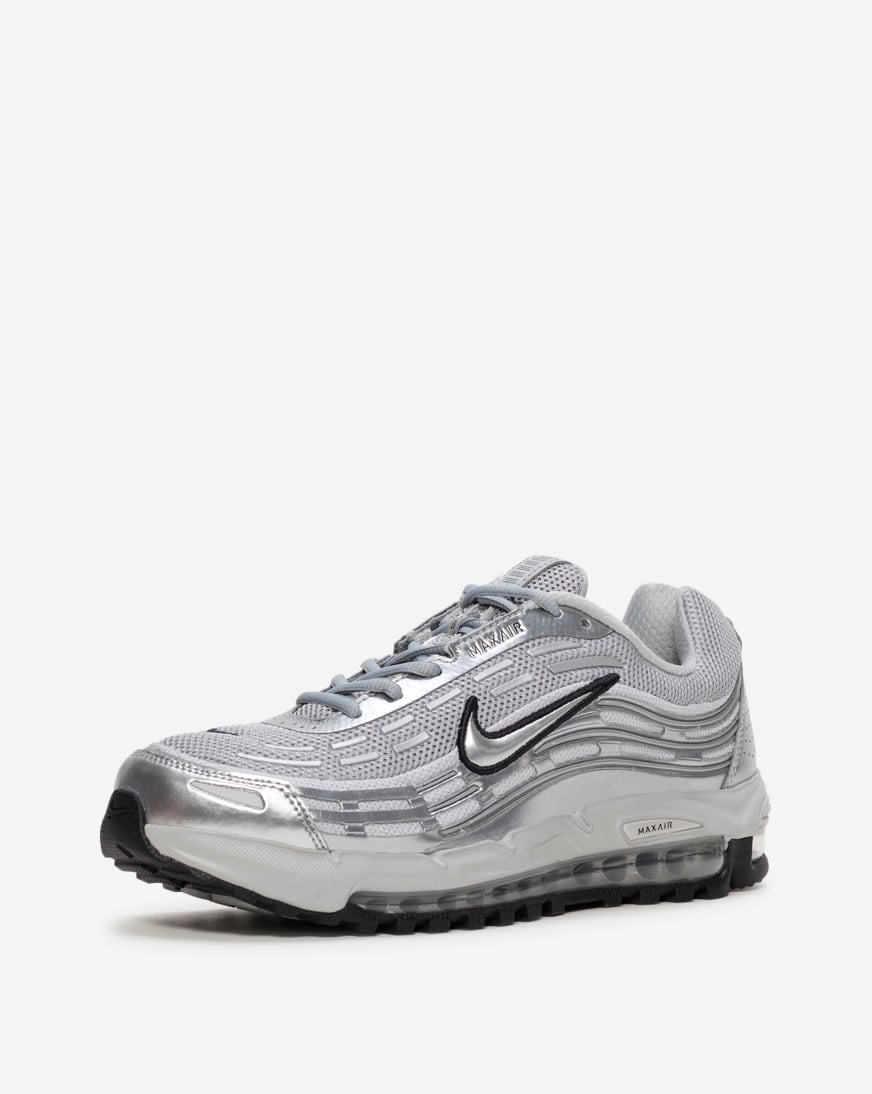 nike_hm8818-001_02.jpg