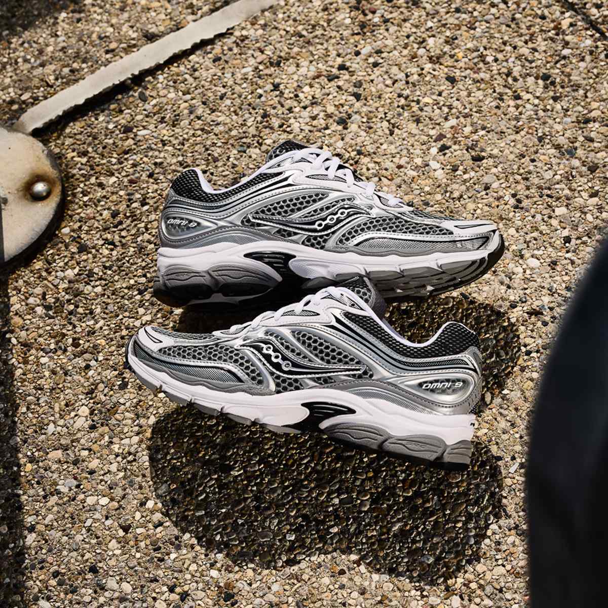 SAUCONY