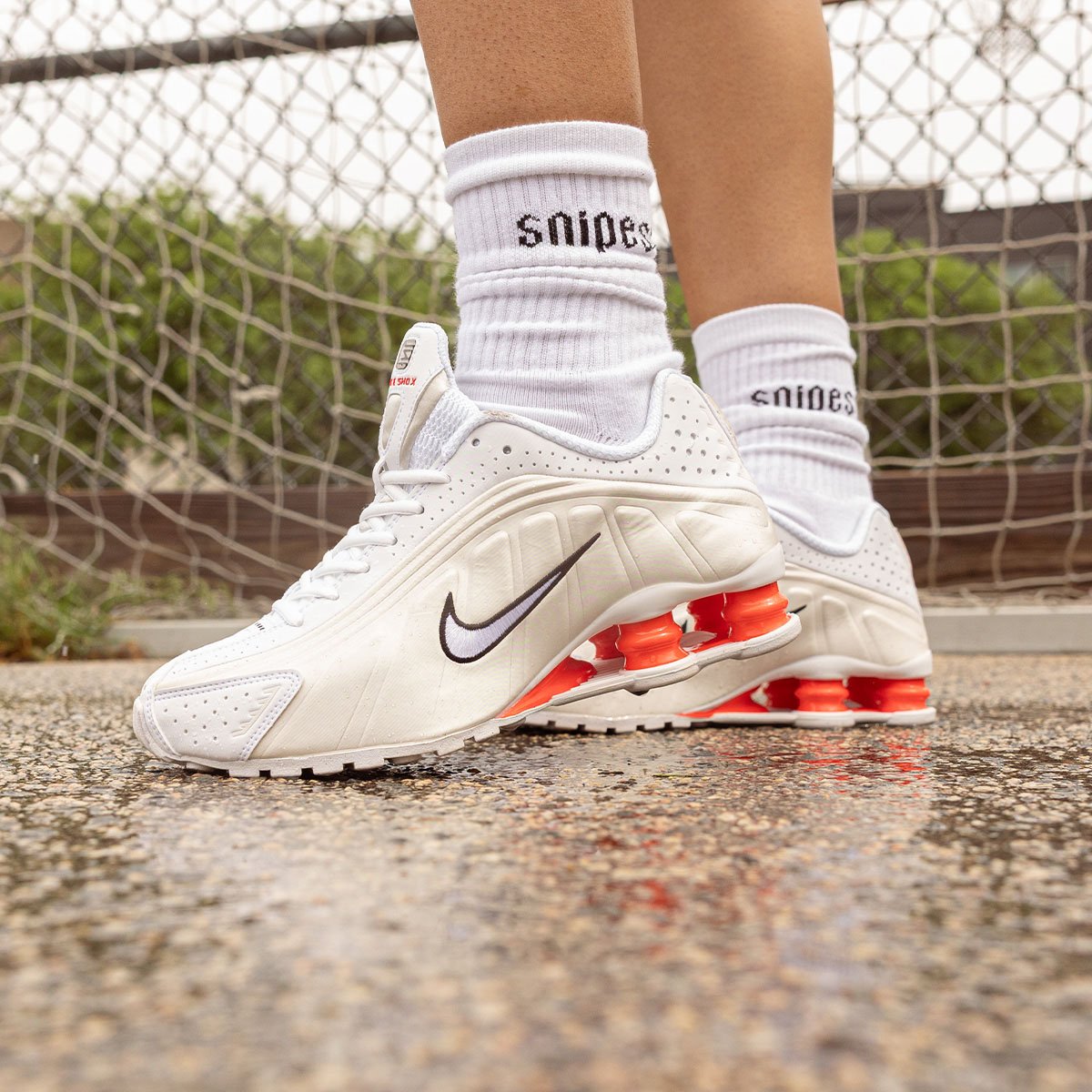 NIKE FEAT. SHOX